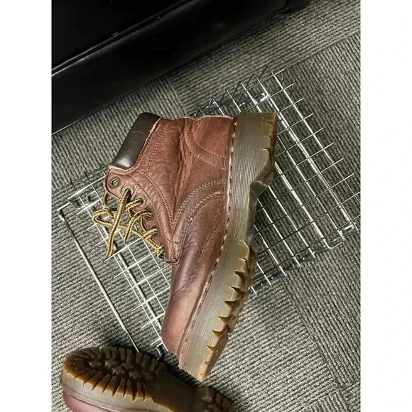 Dr. Martens Brown Leather Combat Boots made in England Size 6 woman’s 4 men’s - Picture 12 of 13